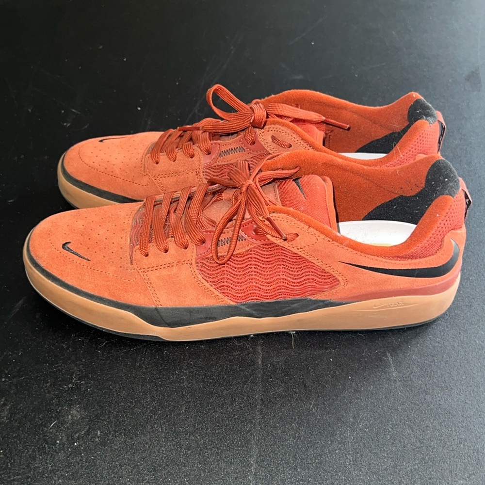 Men’s Nike SB ISHOD size 11 rust/black gum rubber soles